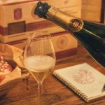 Champagne Castelnau, bouteille et verre sur lies, vins de réserve