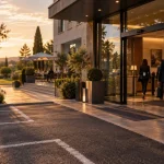 Hôtel restaurant campanile reims sud bezannes : entrée moderne et salle de réunion 30 m²